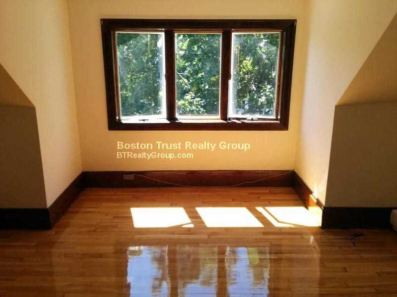 162 Beech St - Photo 2 of 4