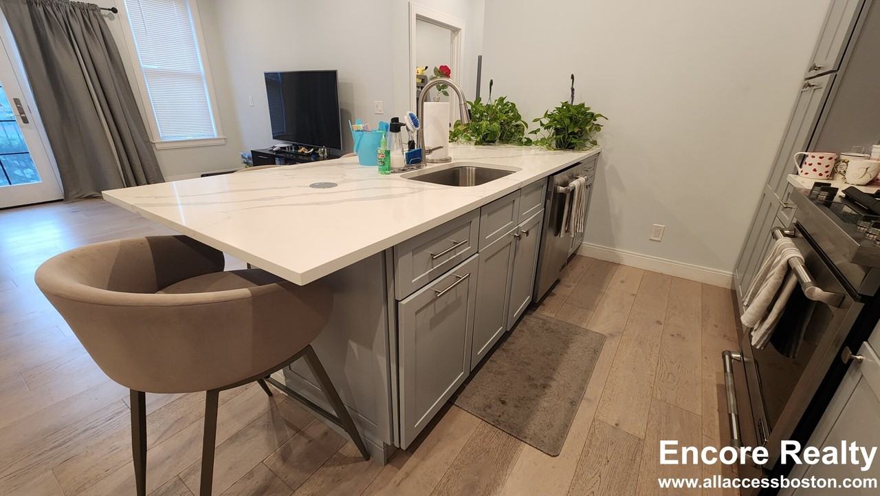 32 Cummins Hwy #2 - Photo 4 of 42