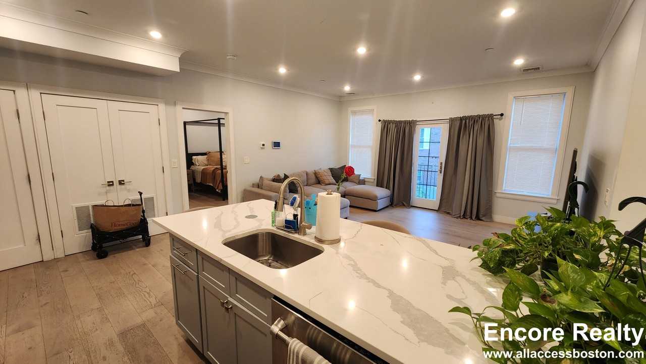 32 Cummins Hwy #2 - Photo 5 of 42