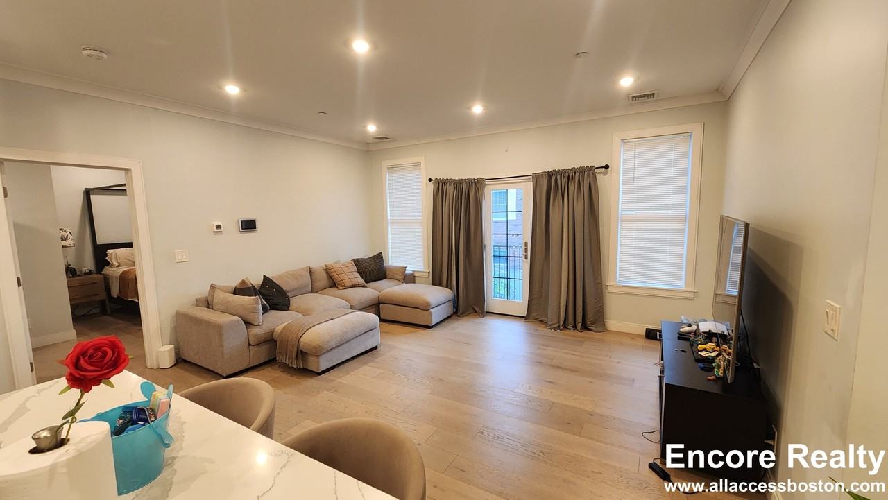 32 Cummins Hwy #2 - Photo 6 of 42