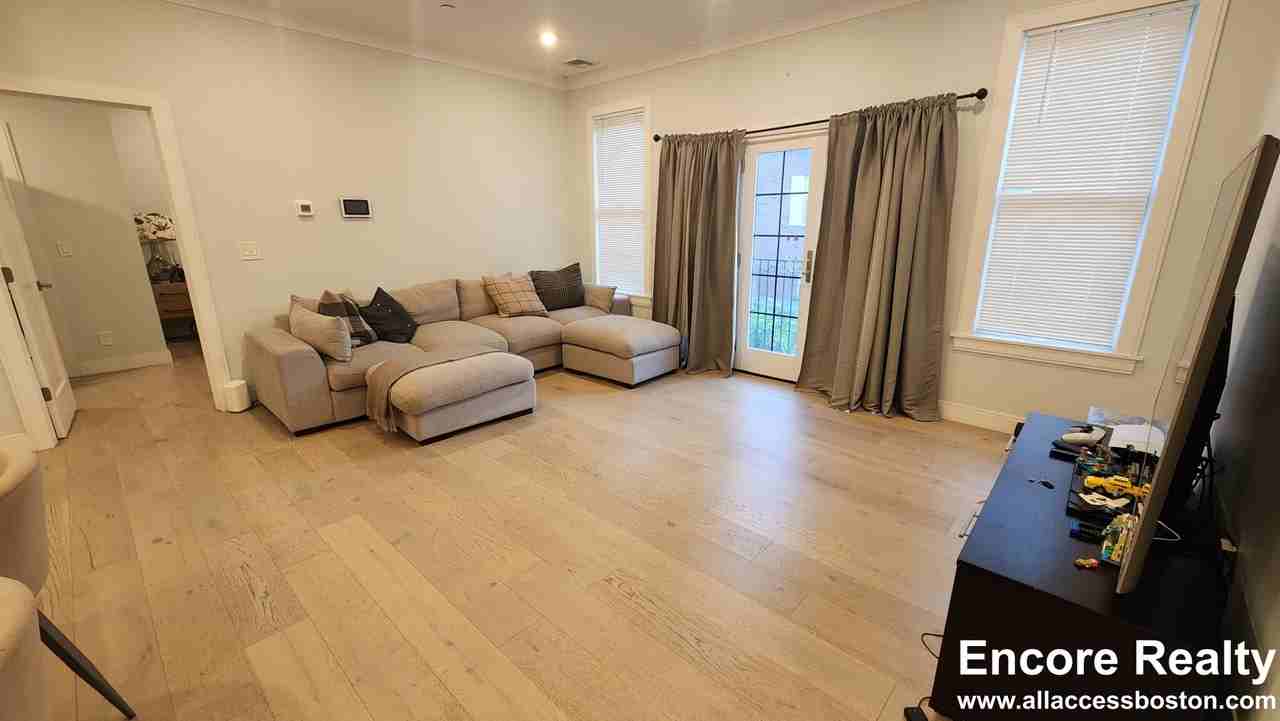 32 Cummins Hwy #2 - Photo 7 of 42