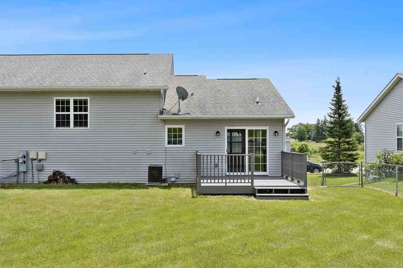 148 Community Dr - Photo 2 of 14
