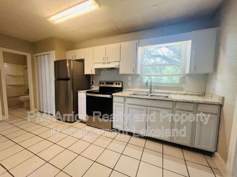 305 1/2 E Tomlin St - Photo 2 of 7