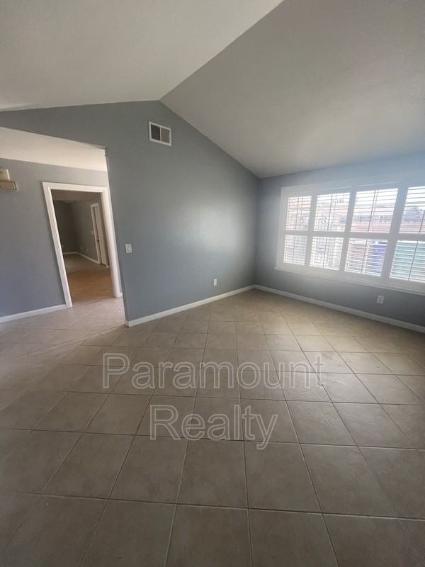 974 Coral Dr - Photo 6 of 33