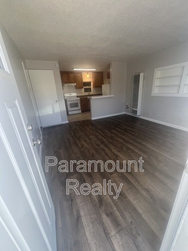 22075 Montgomery St - Photo 2 of 12