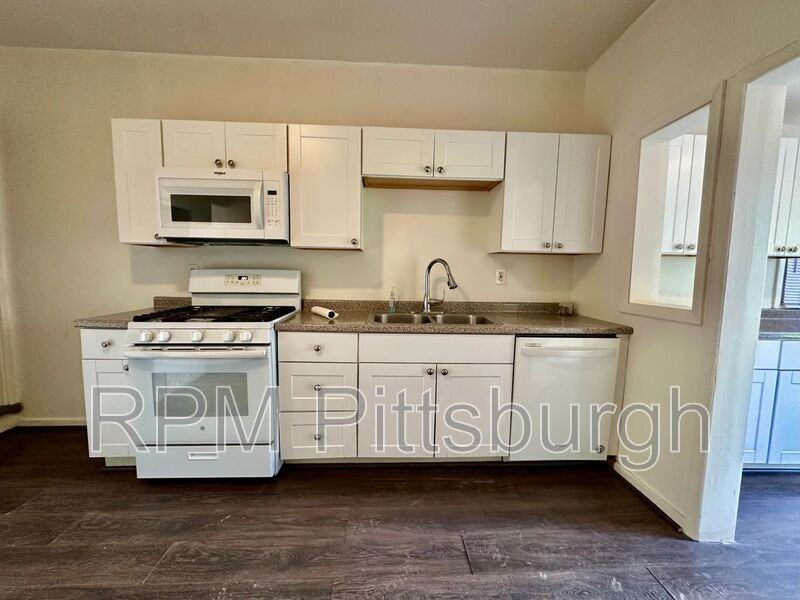 828 Walbridge St - Photo 2 of 12