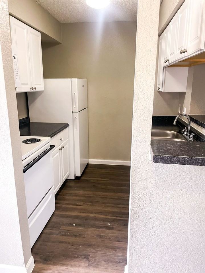 2427 E 55th Pl #55 - Photo 2 of 10