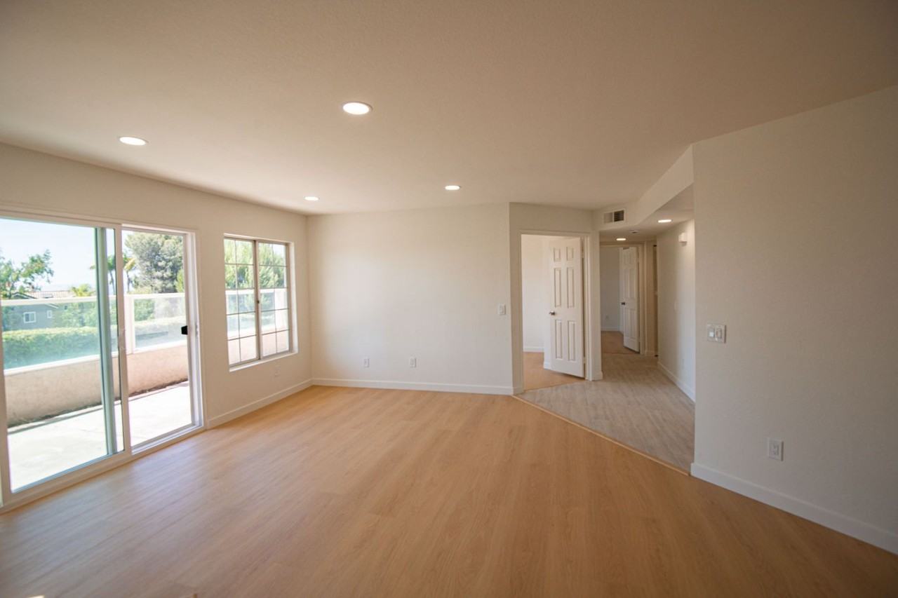 1045 S Dewcrest Dr - Photo 2 of 17