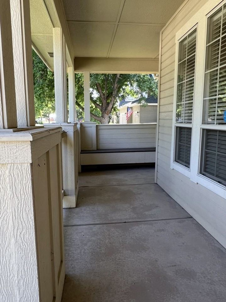 811 E Knoll Ct - Photo 3 of 50