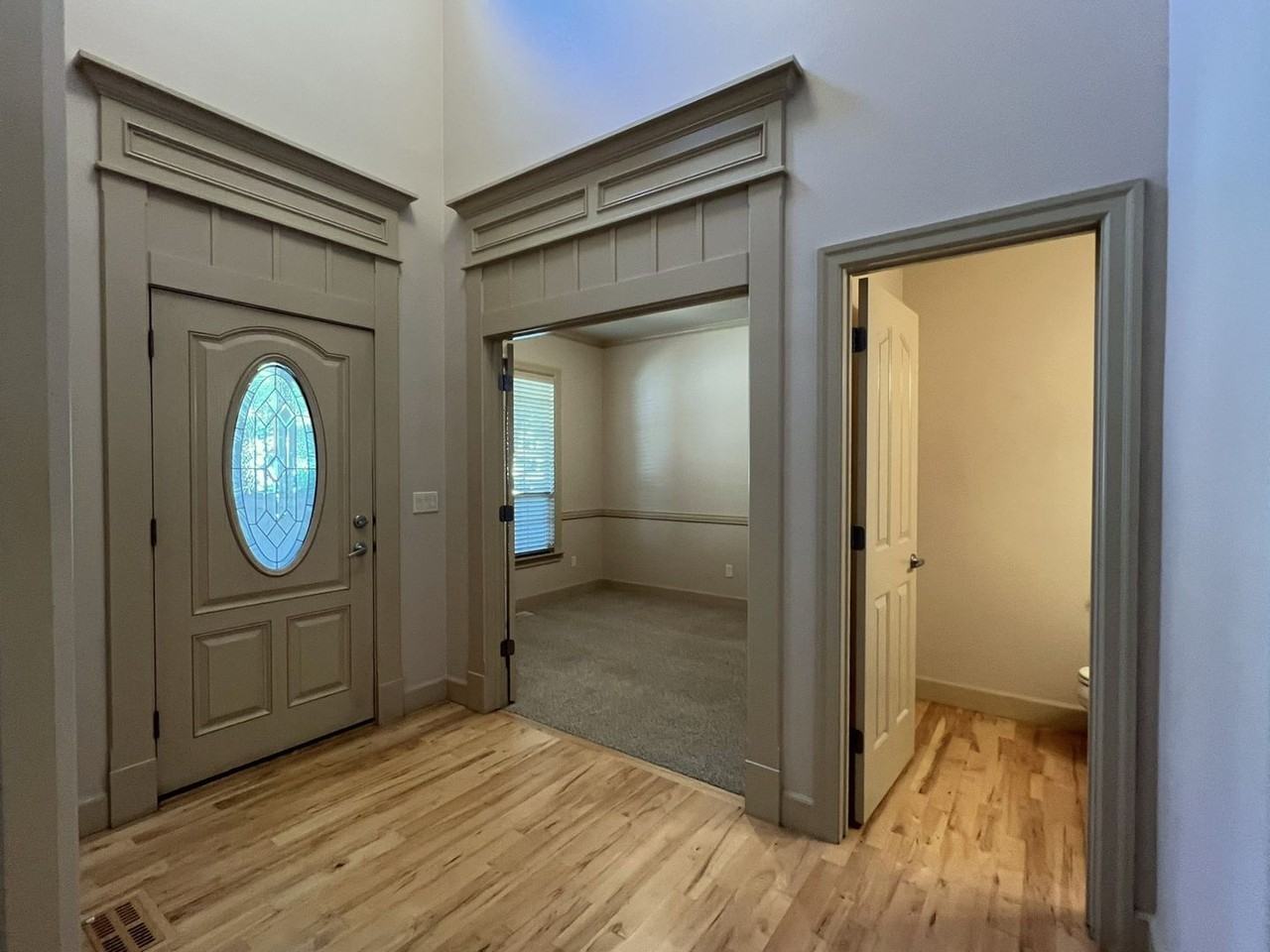 811 E Knoll Ct - Photo 5 of 50