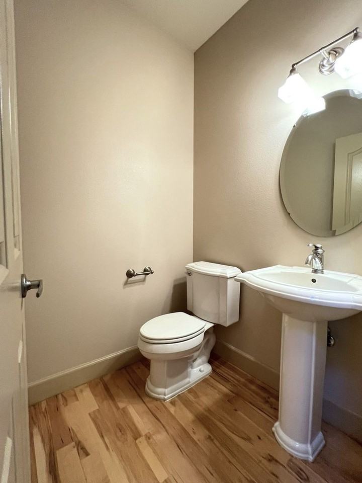 811 E Knoll Ct - Photo 7 of 50