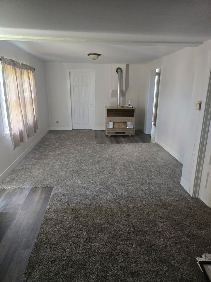 324 S Oil Ave - Photo 2 of 14