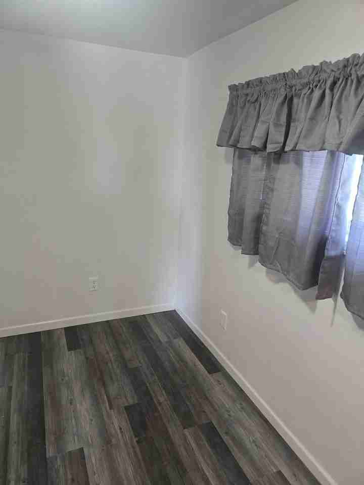 324 S Oil Ave - Photo 6 of 14