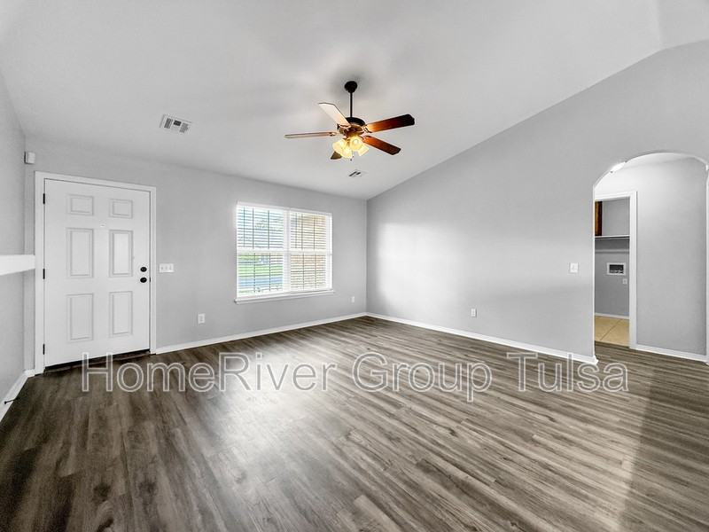 10901 E 123rd St N - Photo 3 of 24