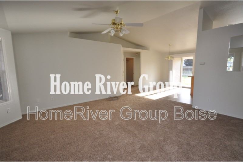 1899 E Chimere Dr - Photo 4 of 14