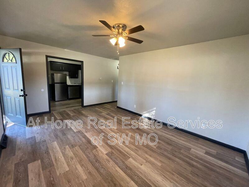 2151 S Fairway Ave - Photo 3 of 7