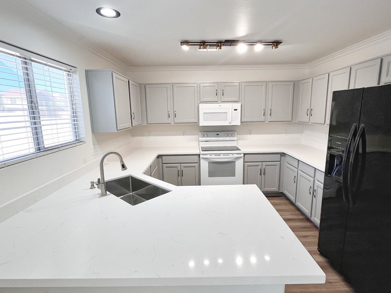 1444 W Roosevelt Ave - Photo 5 of 15