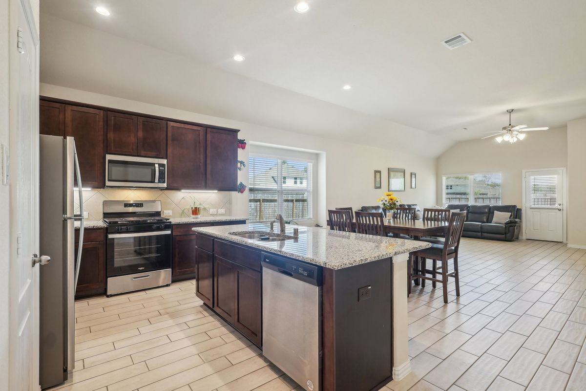 18473 Railroad Ave - Photo 6 of 39