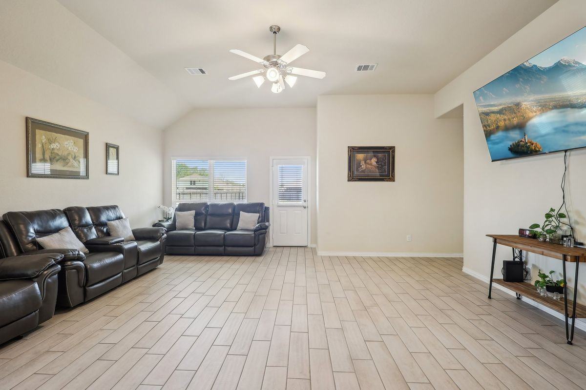 18473 Railroad Ave - Photo 7 of 39