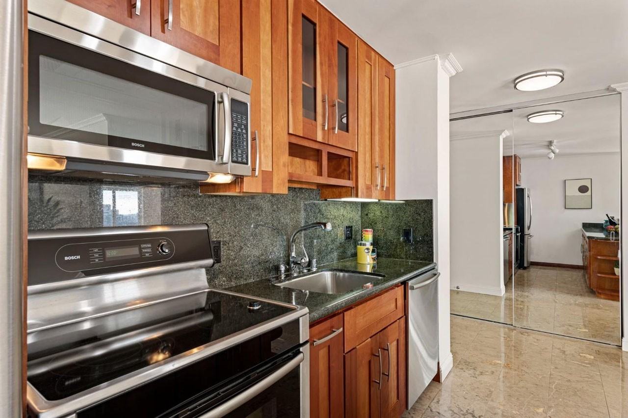 1001 Pine St - Photo 2 of 10