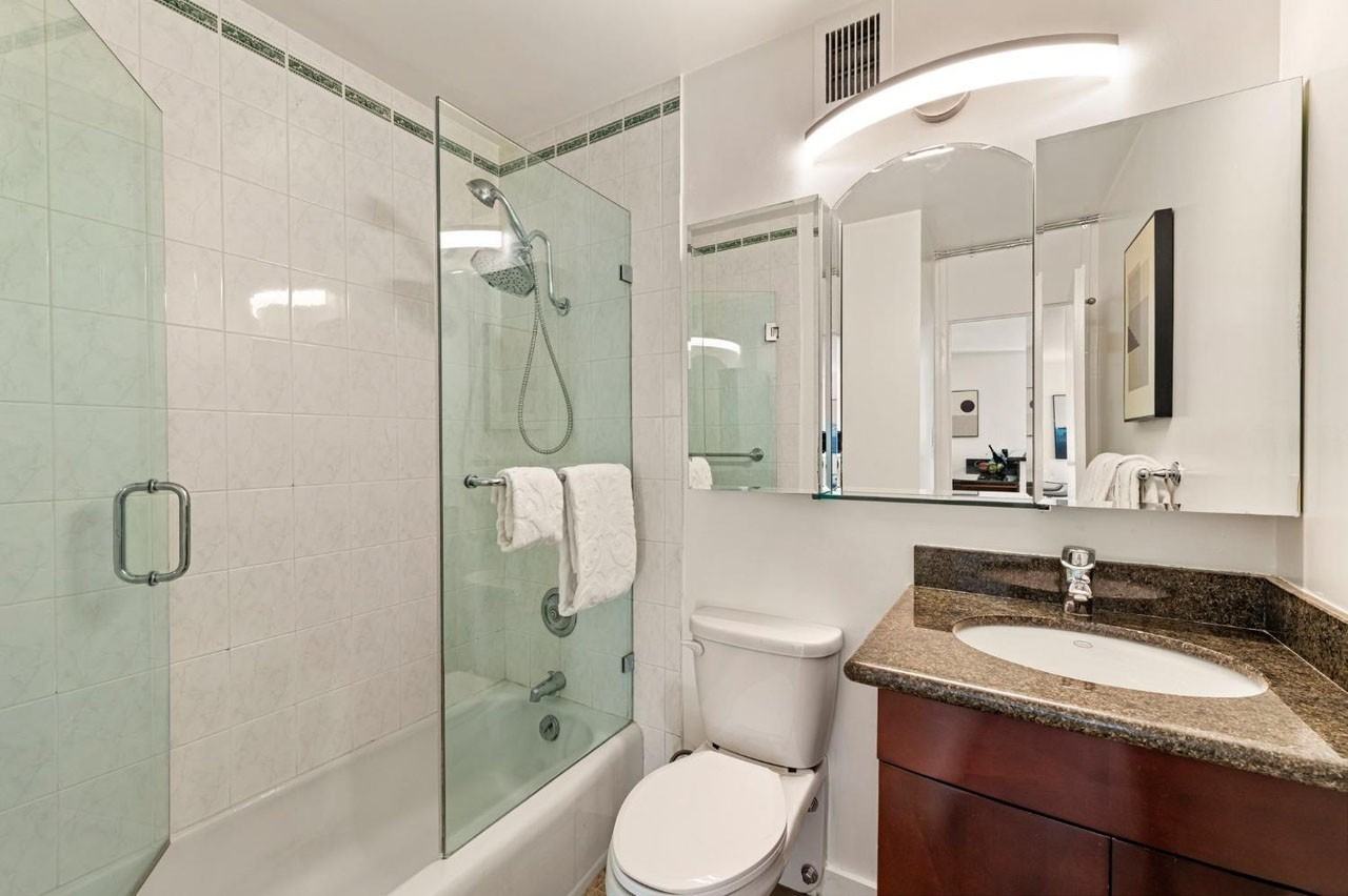 1001 Pine St - Photo 3 of 10