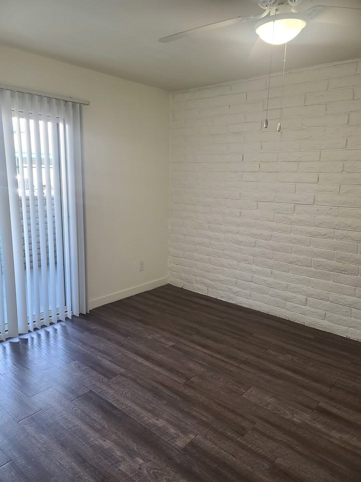 1133 W 5Th St - Photo 2 of 7
