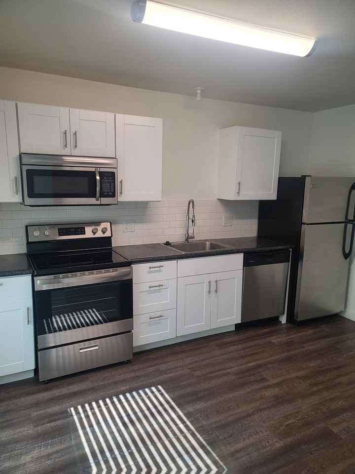 1133 W 5Th St - Photo 5 of 7