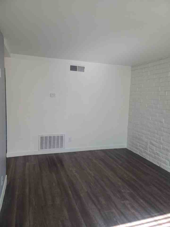 1133 W 5Th St - Photo 7 of 7