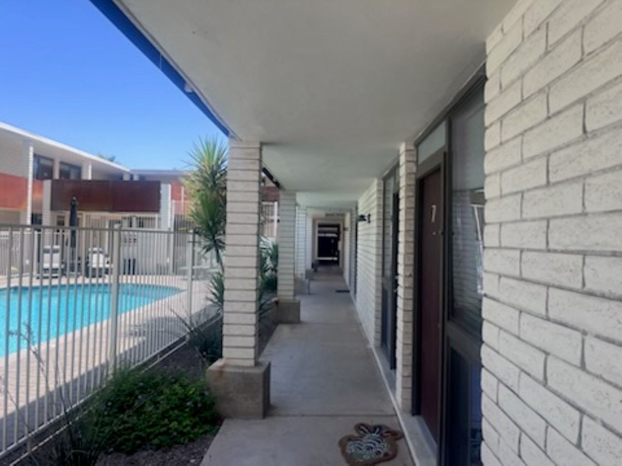 1637 E Missouri Ave - Photo 2 of 7