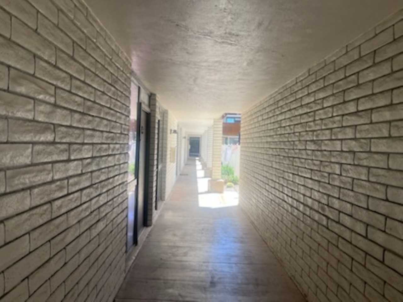 1637 E Missouri Ave - Photo 3 of 7