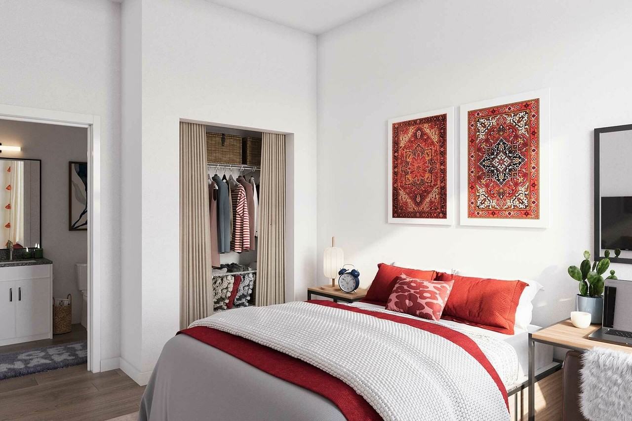 Gateway 737 - Photo 2 of 18