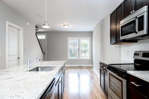 featured image of 370 E 11th Ave