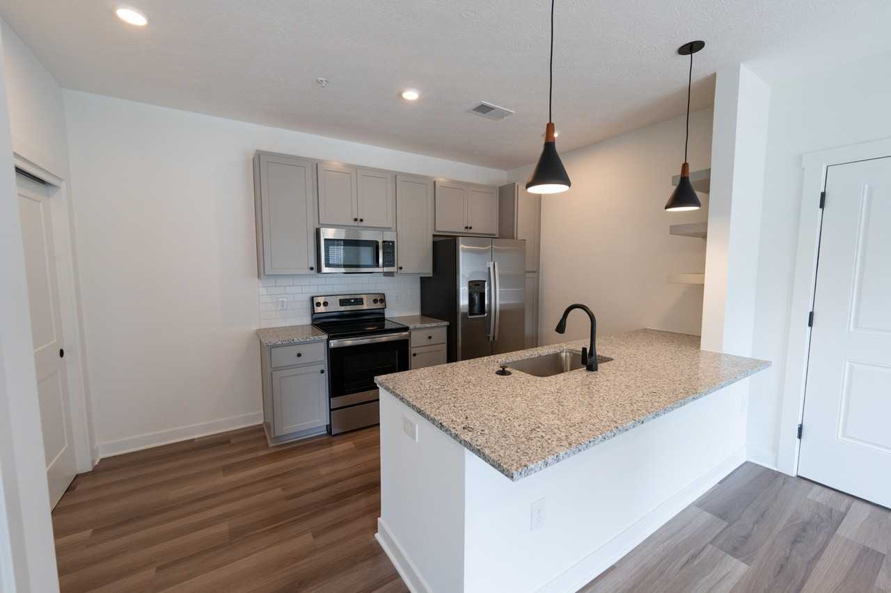 1460 Grant - Photo 4 of 23