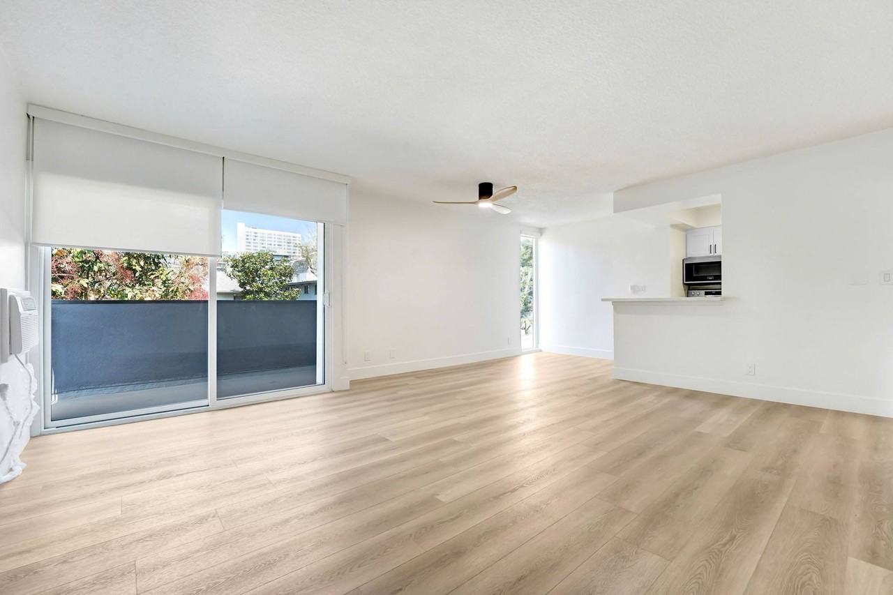 1264 N Sweetzer - Photo 6 of 38