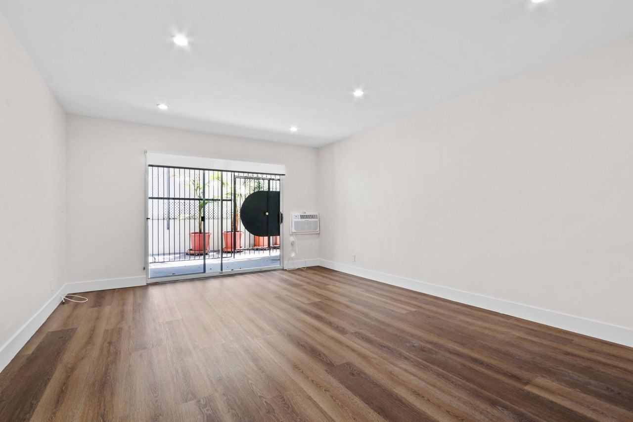 1264 N Sweetzer - Photo 2 of 9