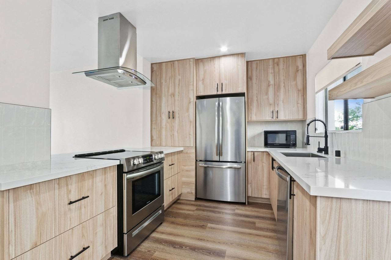 1264 N Sweetzer - Photo 6 of 9
