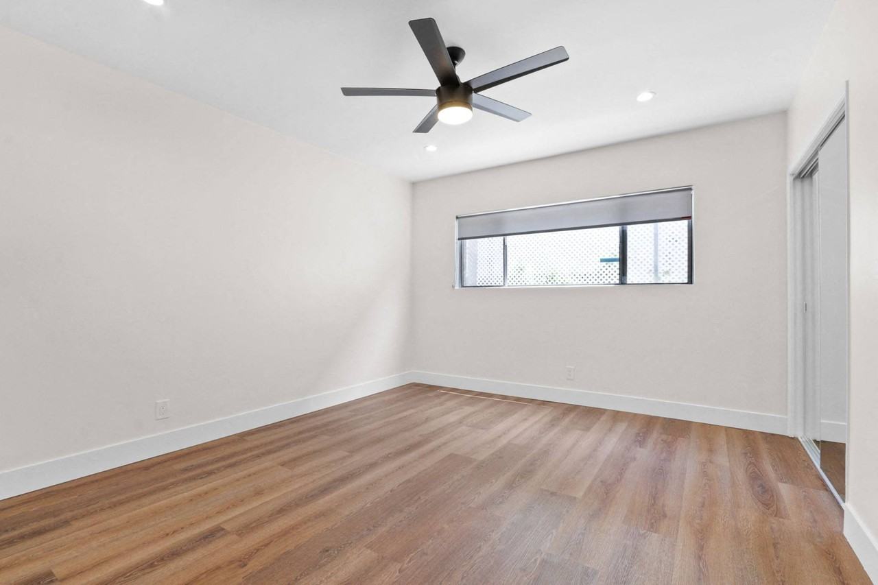 1264 N Sweetzer - Photo 3 of 9