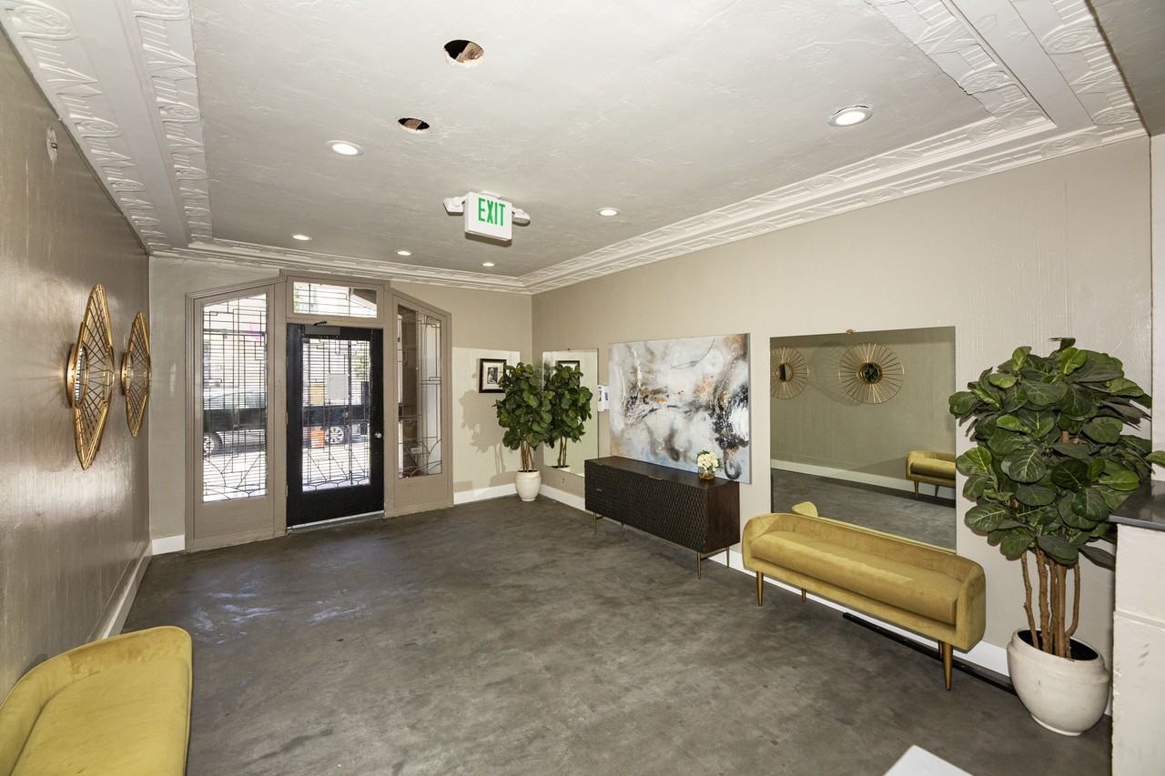 16 Laguna - Photo 2 of 4