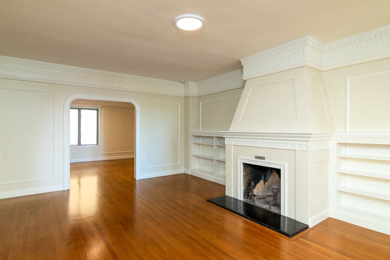 2275 Broadway - Photo 2 of 38