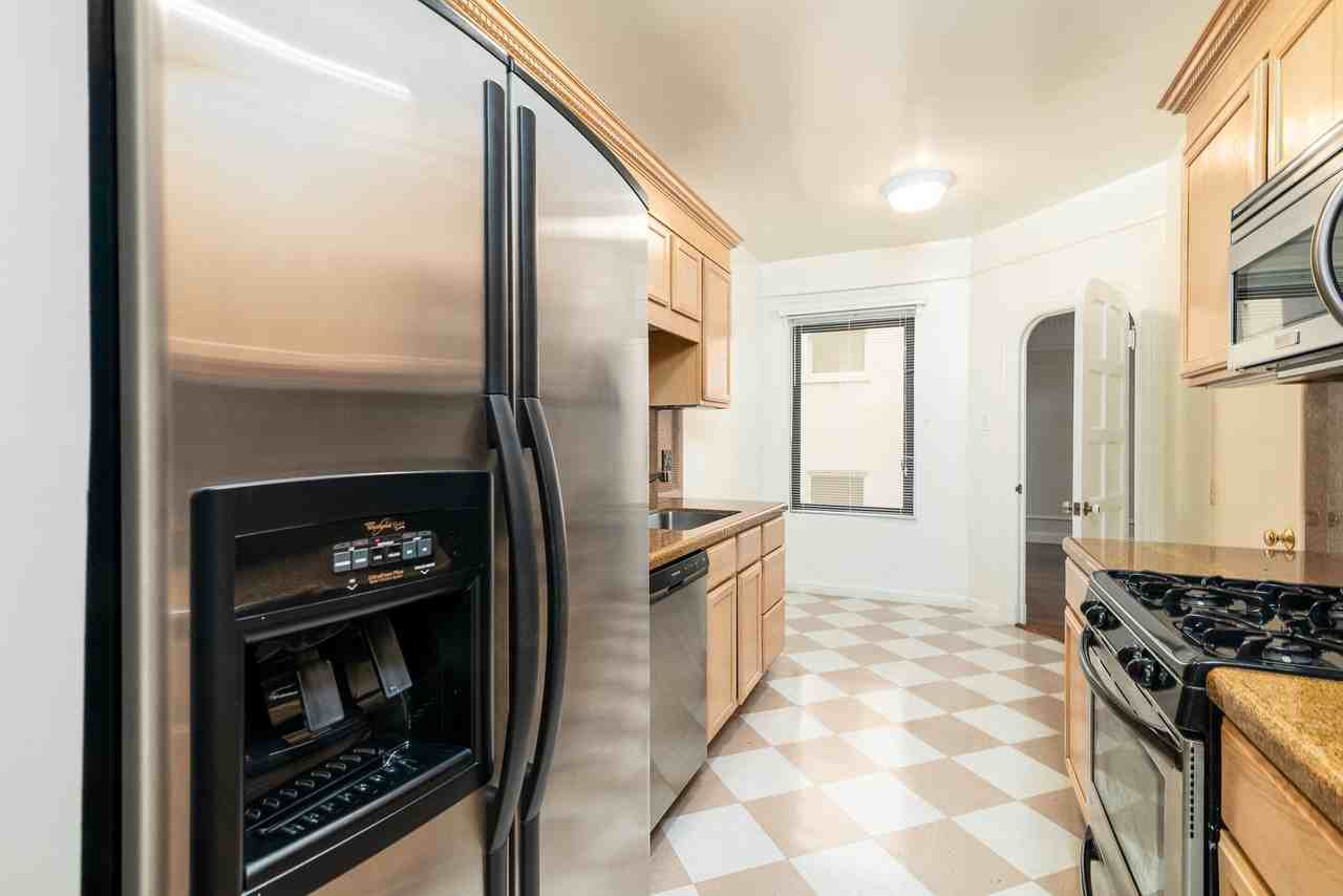 2275 Broadway - Photo 4 of 50