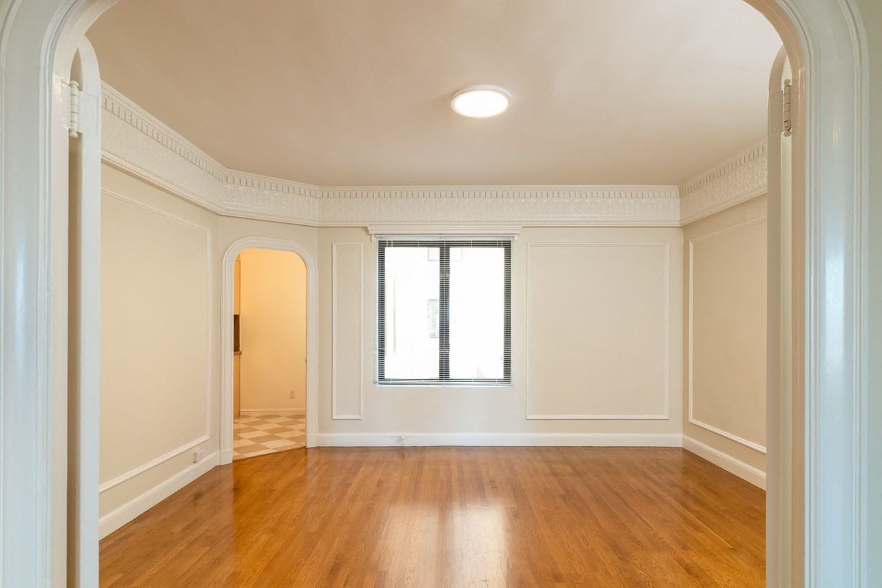 2275 Broadway - Photo 5 of 50