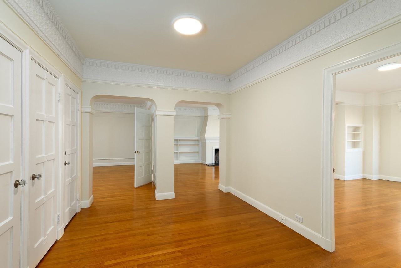 2275 Broadway - Photo 6 of 50