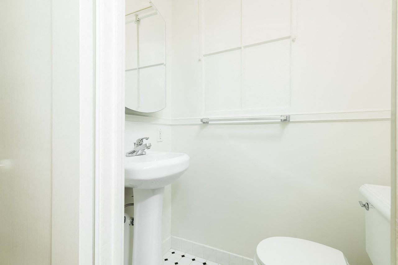 2275 Broadway - Photo 7 of 50
