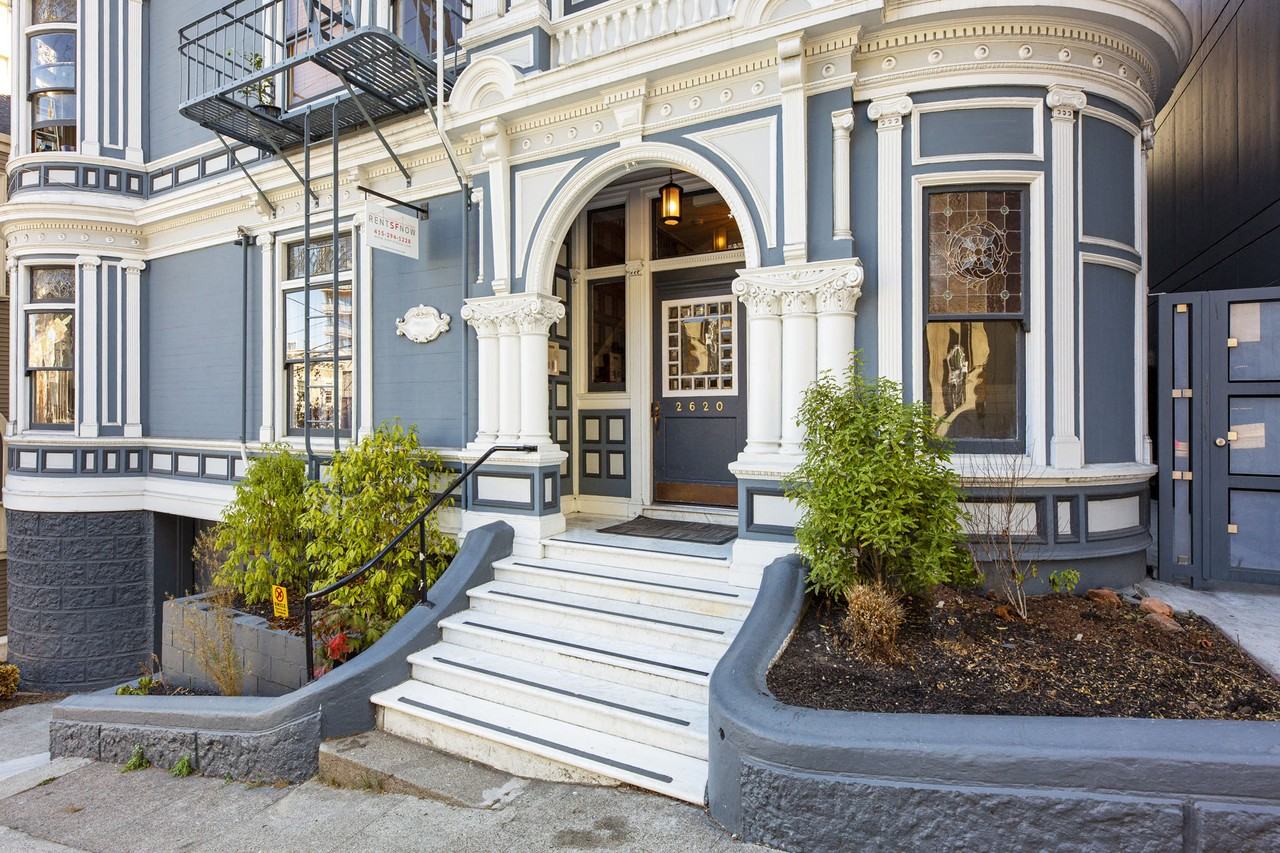 2620 Laguna - Photo 2 of 4