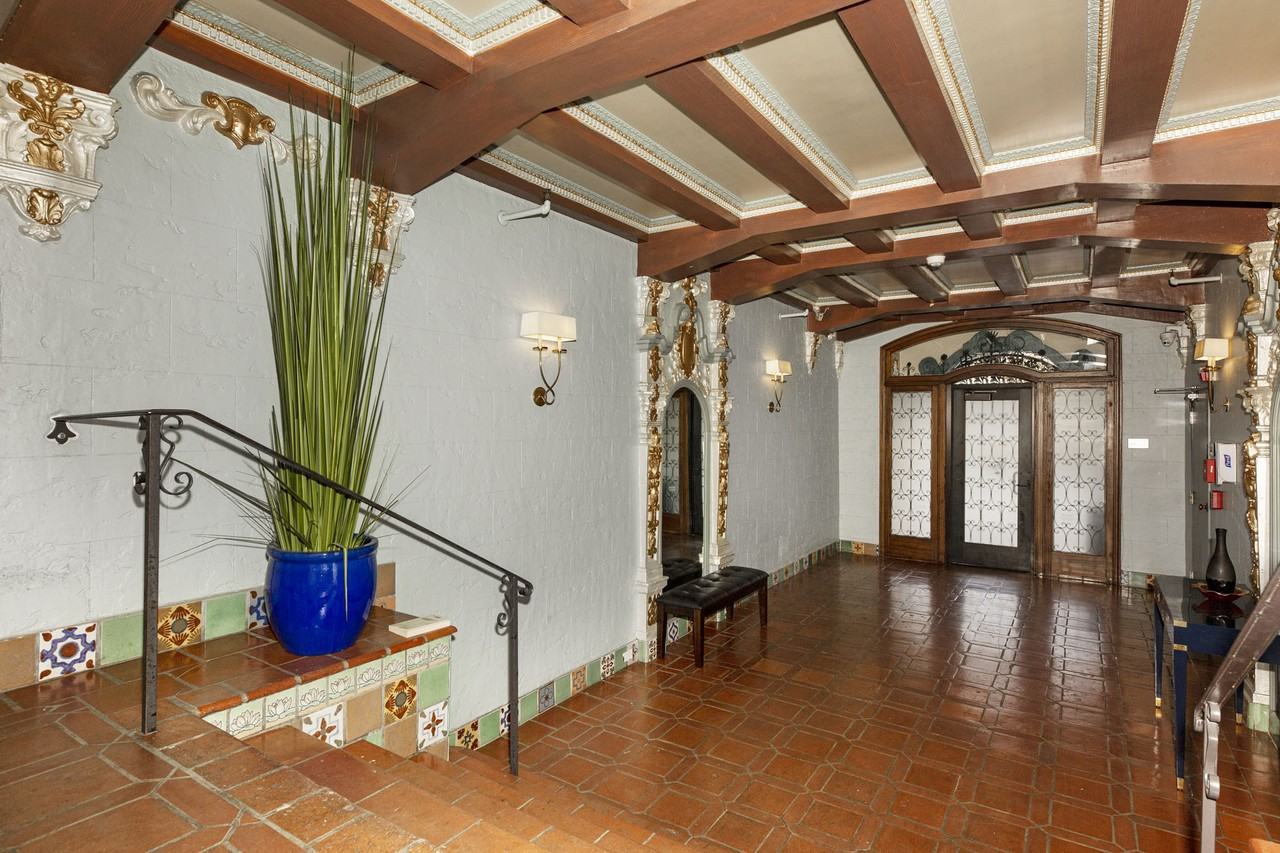 300 Buchanan - Photo 3 of 4