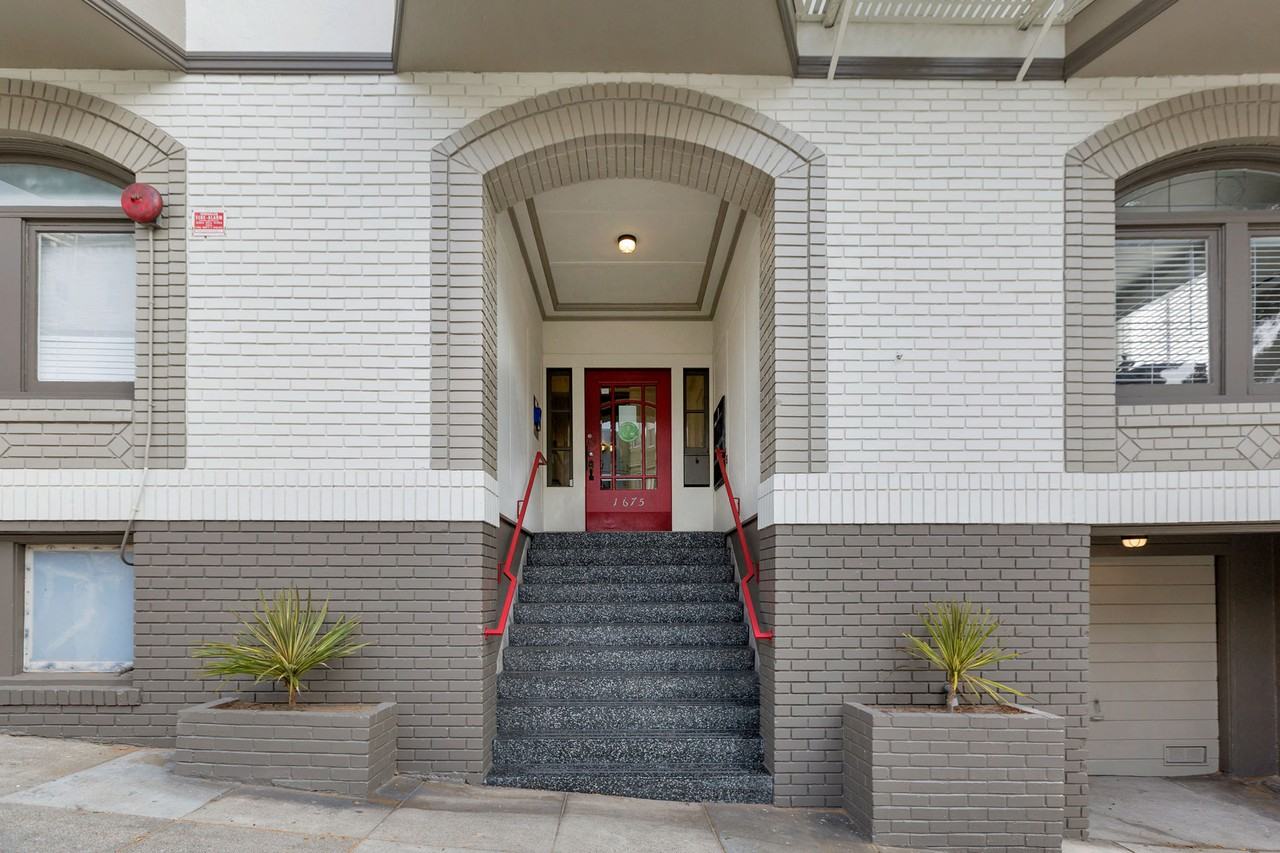 1675 Clay - Photo 2 of 3