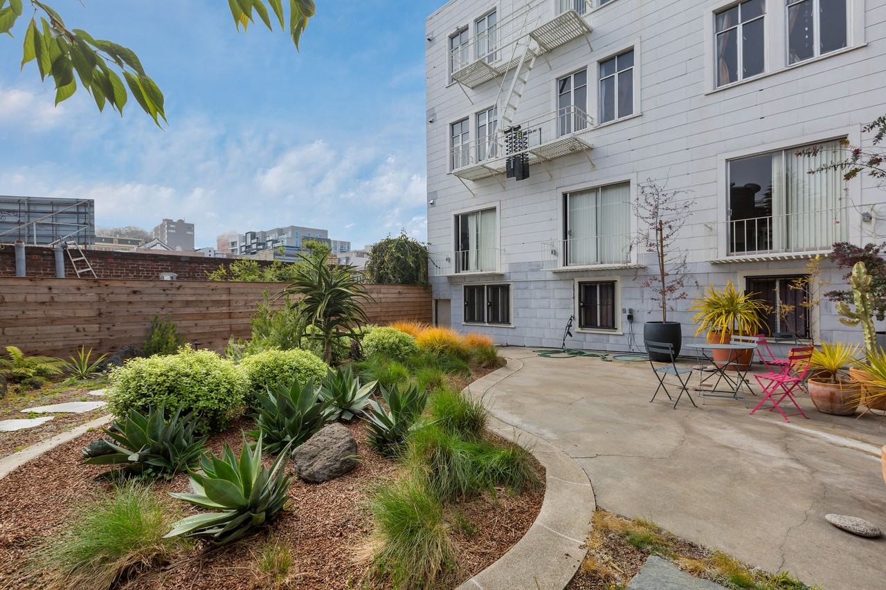 1675 Clay - Photo 3 of 3