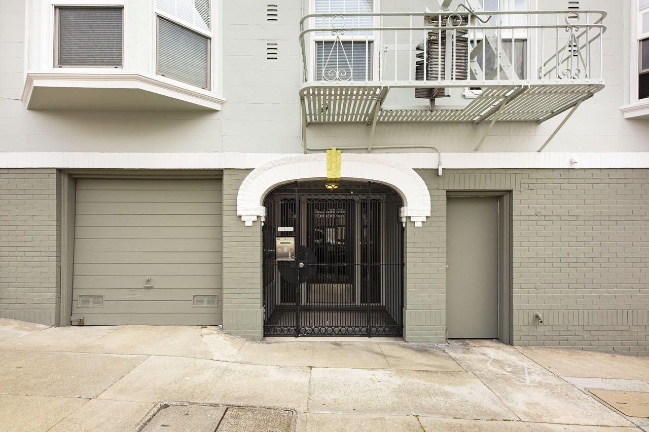 1720 Leavenworth - Photo 2 of 4