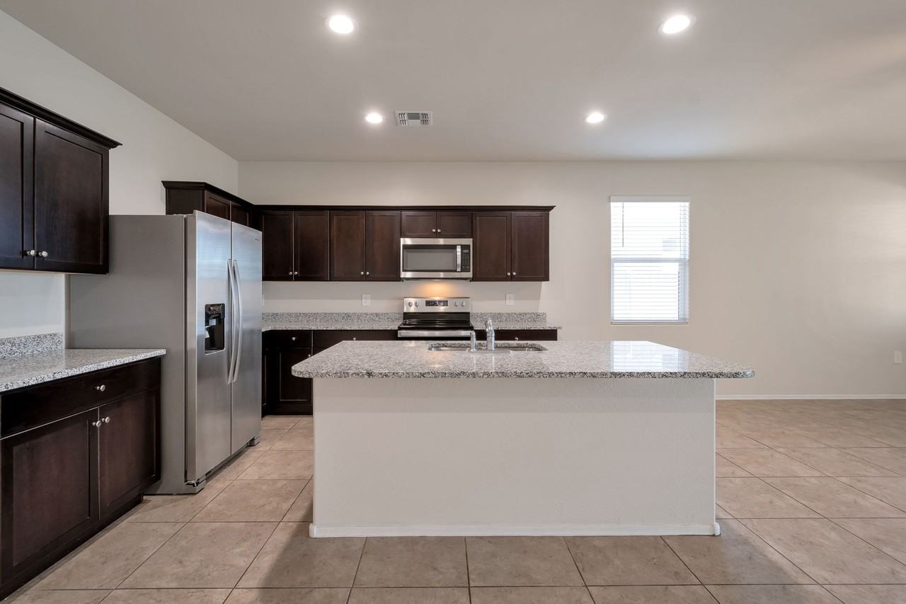 24408 N Sickle Rd - Photo 4 of 15