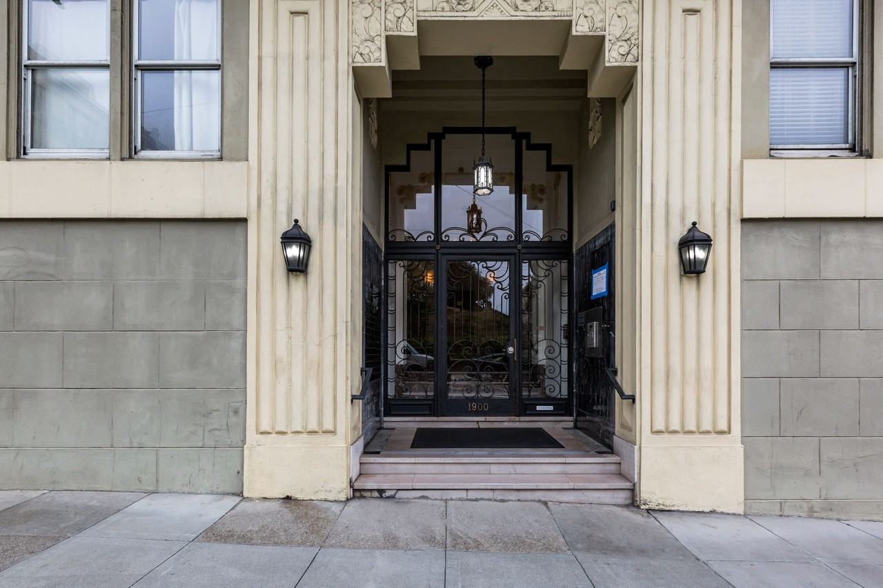 1900 Gough - Photo 3 of 4